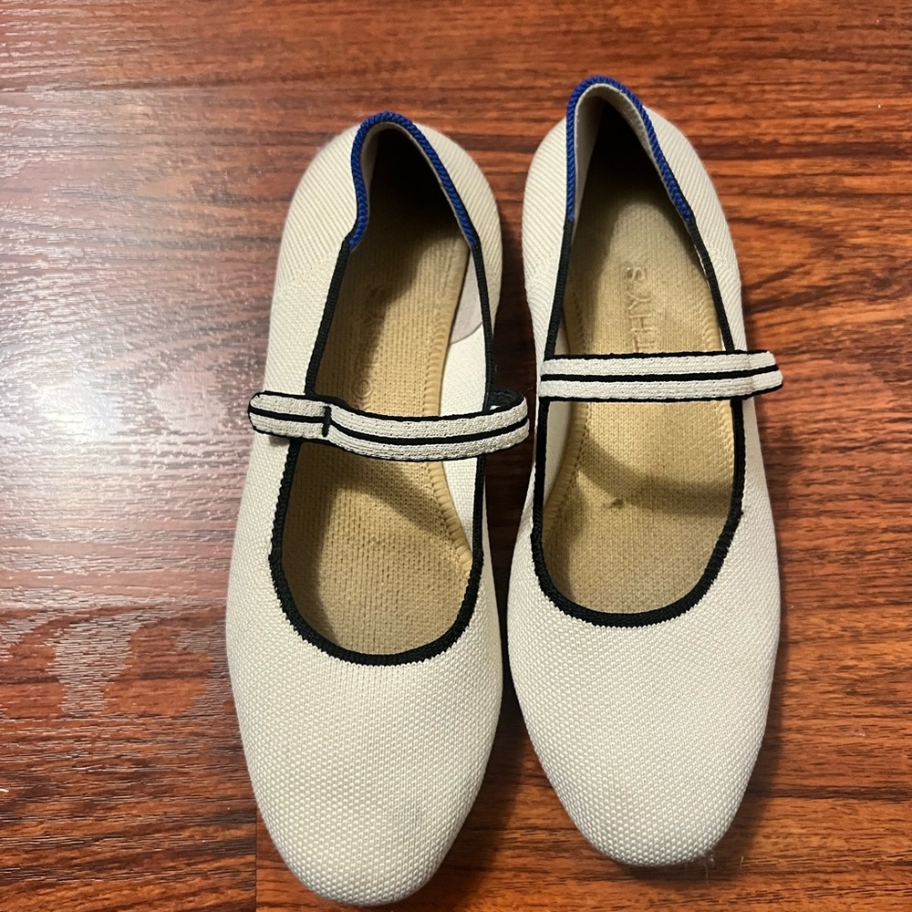 Stylish Women's Cream Mary Jane Flats